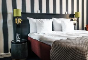 ProfilHotels Calmar Stadshotell客房内的一张或多张床位