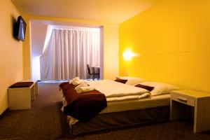 Hotel OSTREDOK客房内的一张或多张床位