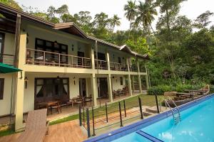 康提Huluganga Ridge, Kandy的一座带游泳池和度假村的别墅
