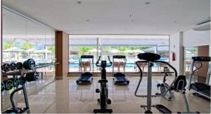 LE JARDIN Suites的健身中心和/或健身设施