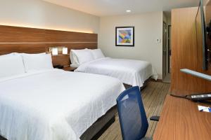 Holiday Inn Express - Santa Rosa North, an IHG Hotel客房内的一张或多张床位