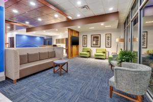 Holiday Inn Express & Suites - Milan - Sandusky Area, an IHG Hotel大厅或接待区