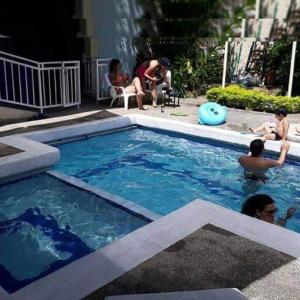 Hotel Neiva Providencia内部或周边的泳池