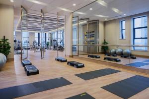 银川富力万达嘉华酒店 的健身中心和/或健身设施