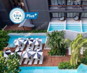 奥南海滩Panan Krabi Resort - SHA Extra Plus的shka plus hotel酒店享有游泳池的景致