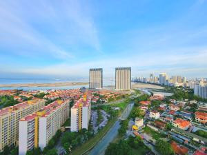 乔治市The Landmark Seaview Gurney的城市的空中景观,建筑和海洋