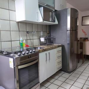 Apartamento na praia de Jatiuca的厨房或小厨房