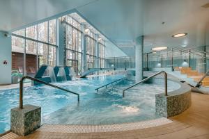 乌洛捷斯科酒店内部或周边的泳池