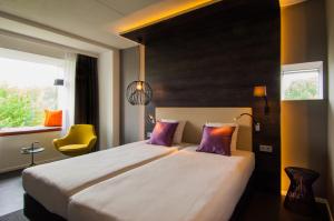 佐特尔梅 - 海牙金色郁金香酒店客房内的一张或多张床位