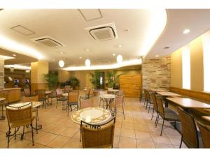 R&B Hotel Umeda East - Vacation STAY 40693v餐厅或其他用餐的地方