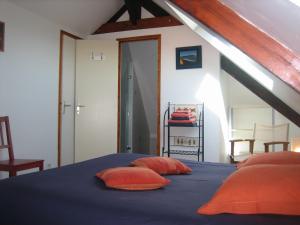 Appartements Couleurs de Mer CANCALE客房内的一张或多张床位