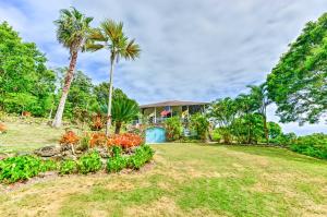 Nevis Home with Pool, Stunning Jungle and Ocean Views!外面的花园