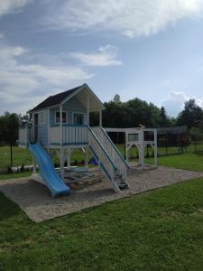Orawski Kąt的儿童游玩区