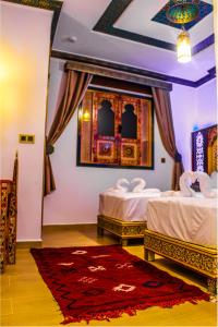 Riad Azemmat客房内的一张或多张床位