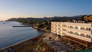 下皮尔戈斯提洛斯海滩酒店的相册照片