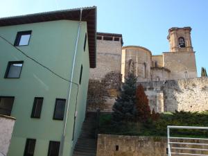 艾丝黛拉Agora Hostel的从大楼外可以欣赏到城堡的景致