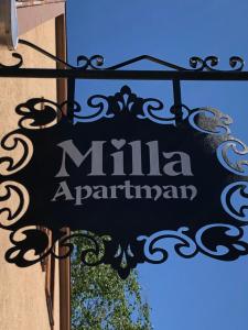 圣安德烈Milla Apartman的建筑中一个munaarma餐厅的标志