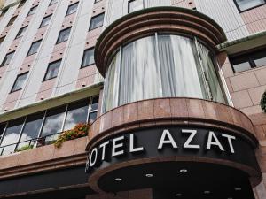 那霸那霸阿扎特酒店的兹特拉兹酒店大楼前的标志