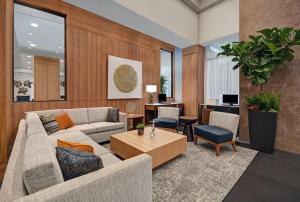 Staybridge Suites - Houston - Galleria Area, an IHG Hotel的休息区