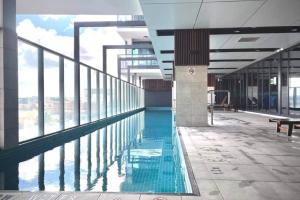 Enjoy a little Luxury in Adelaide CBD - Perfect!内部或周边的泳池
