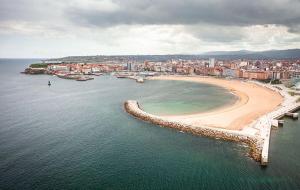 Acacias - Piso amplio en Playa de Poniente para 6personas con garaje鸟瞰图