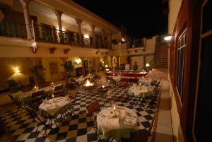 拉坦维拉斯酒店餐厅或其他用餐的地方