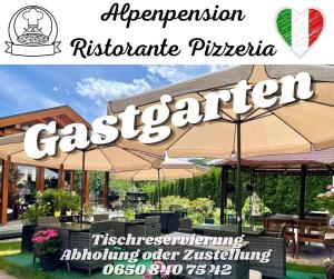 日腾Alpenpension Gasthof的带有遮阳伞的餐厅标志