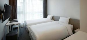 Grand City Hotel Changwon客房内的一张或多张床位