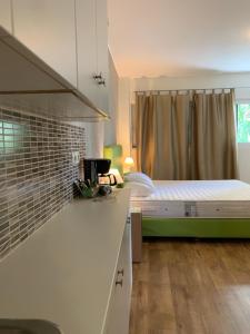 Rivitel Marousi Apartments客房内的一张或多张床位