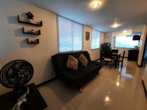 Apartamento privado a 2 kilometros del Parque del Café的休息区