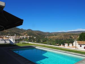 MelegisLa Casa en el Valle, 5 bedroom villa with private pool的山景游泳池