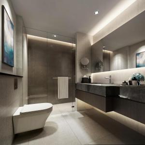 阿可贺巴Somerset Downtown Al Khobar的一间带卫生间、水槽和镜子的浴室