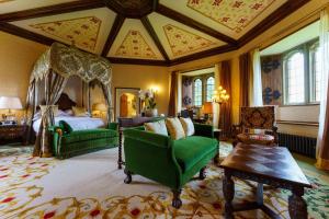 Thornbury Castle - A Relais & Chateaux Hotel的休息区