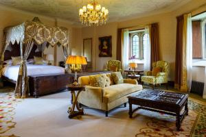 Thornbury Castle - A Relais & Chateaux Hotel的休息区