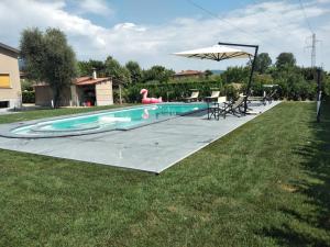 Villa Elisa内部或周边的泳池