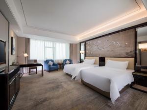 茶陵湖南株洲茶陵店的酒店客房设有两张床和电视。