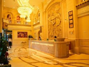 宣州区维也纳国际酒店安徽宣城花园店的大厅,大楼中央有一个喷泉