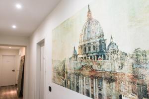 罗马St. Peter Manor的走廊墙上一幅大画
