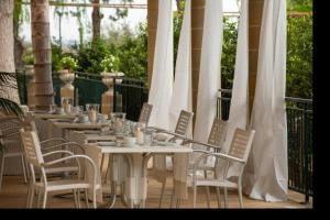 Tenuta Belvedere - Relais du Charme餐厅或其他用餐的地方