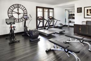 阿姆布罗斯酒店的健身中心和/或健身设施
