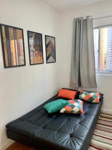 库里提巴707- Apartamento Encantador, amplo e decorado, quarto, sala, cozinha, mobiliario moderno, cozinha completa com utensílios , Excelente vista da cidade e localização privelegiada no bairro Bigorrilho的相册照片