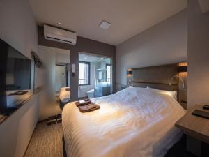 hotel H2 TRIP&BUSINESS NAGASAKI客房内的一张或多张床位
