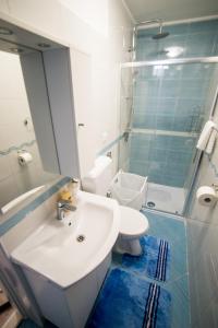 Apartment SunSet Dubrovnik FREE PARKING & WIFI的一间浴室