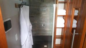 卡拉斯德尔蒂阿布罗酒店的一间浴室