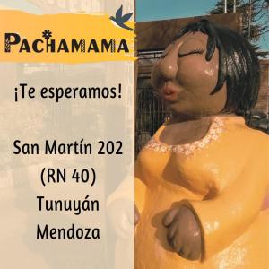 图努扬Departamentos Pachamama的带有女人雕像的标志