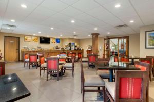 Ponca CityComfort Inn & Suites Ponca City near Marland Mansion的相册照片