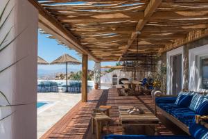 9 Islands Suites Mykonos内部或周边的泳池