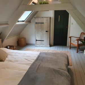 Op Stolk bed & breakfast客房内的一张或多张床位