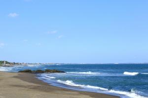 坎古塔姆赛赛斯酒店的海岸上波浪 ⁇ 的海滩