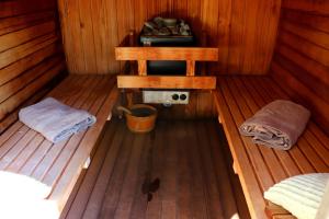 图尔奈La chambre du puits avec 2 jacuzzis , sauna et Hammam privatif的相册照片
